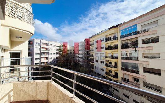 Balcon donnant sur les immeubles du quartier Val Fleuri.